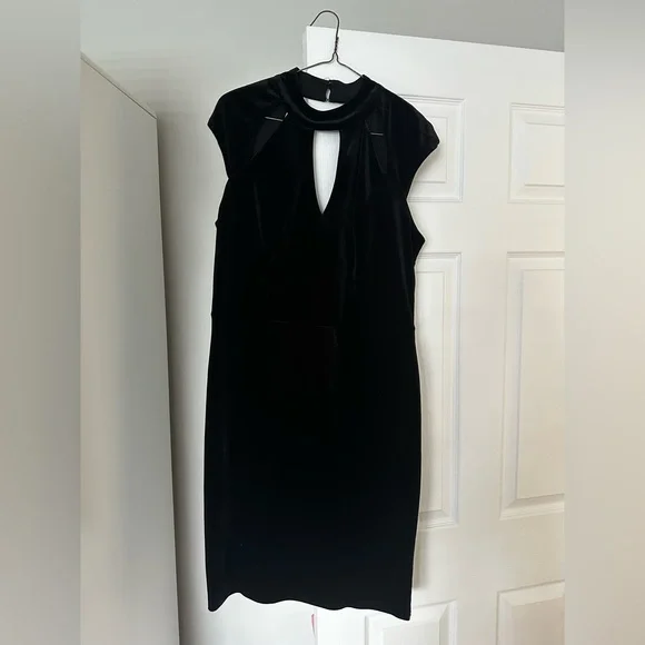 Marina Black Velvet Cutout Dress Size 14 – Worn Once – Retail $40 - Picture 1 of 2